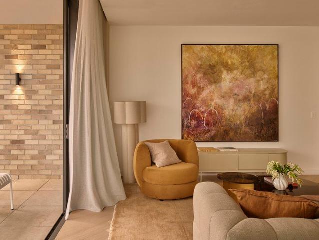 The most perfect two bedroom apartment, 250m from the bay