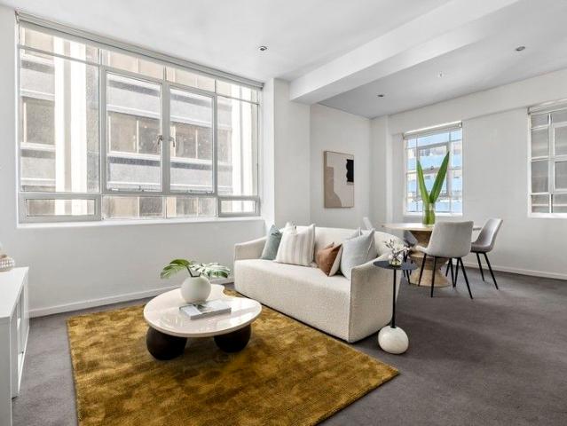 Light Filled Art Deco Corner with Flexible Study or Second Bedroom