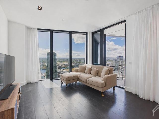 The Madison, Marsh Wall, Canary Wharf E14, 1 bed flat to rent, £3,100 pcm | PrimeLocation