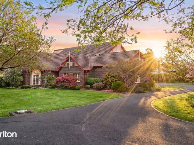 The Majors | Old Bowral Charm, Fairway Views