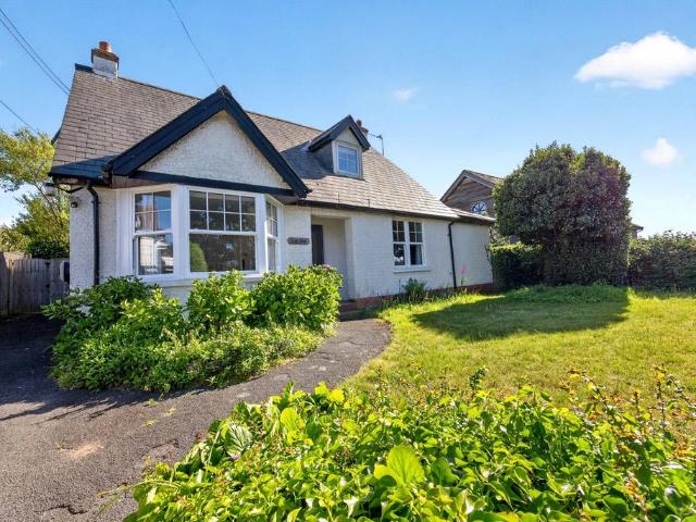 The Mall, Totland Bay, Isle of Wight. 4 bed detached house to rent £1,750 pcm £404 pw