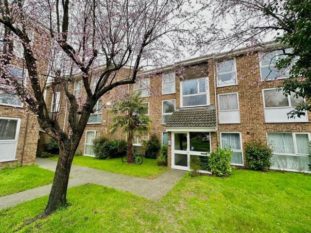 The Mall, Princes Court The Mall, LU5 2 bed flat to rent £1,100 pcm £254 pw