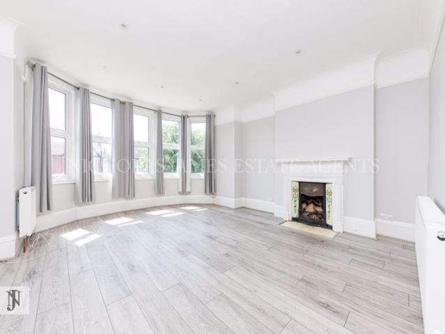 The Mall, Southgate, London N14, 5 bed flat to rent, £2,650 pcm | PrimeLocation