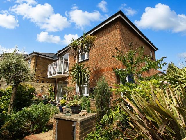 The Maltings, Church Street, Staines Upon Thames TW18, 1 bed maisonette to rent, £1,300 pcm | PrimeLocation