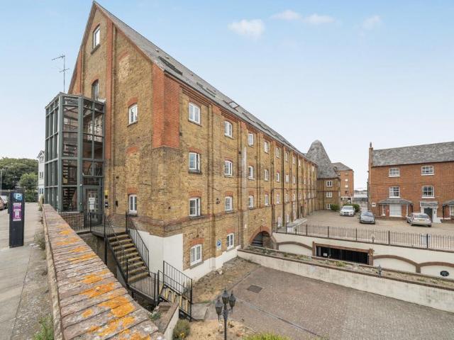 The Maltings, Clifton Road. 1 bed apartment to rent £1,150 pcm £265 pw