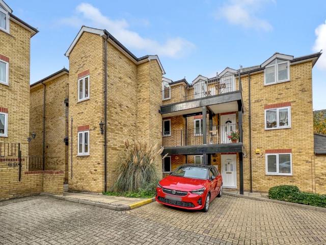 The Maltings, Clifton Road. 1 bed apartment to rent £925 pcm £213 pw