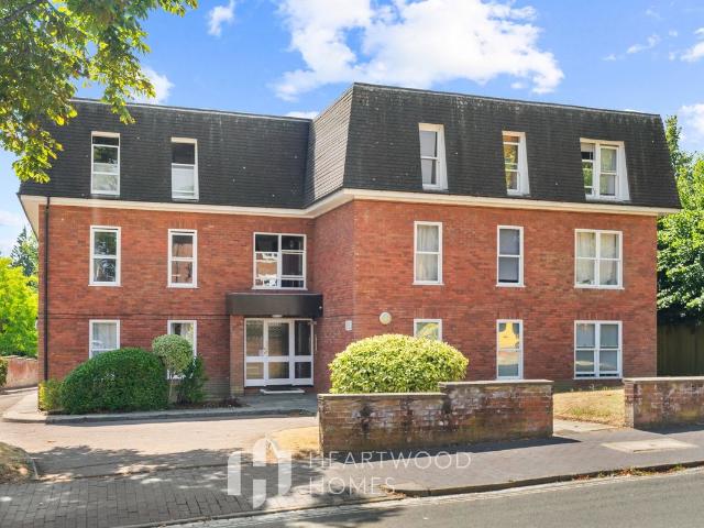 The Mansards, Avenue Road, St. Albans AL1, 2 bed flat to rent, £1,900 pcm | PrimeLocation
