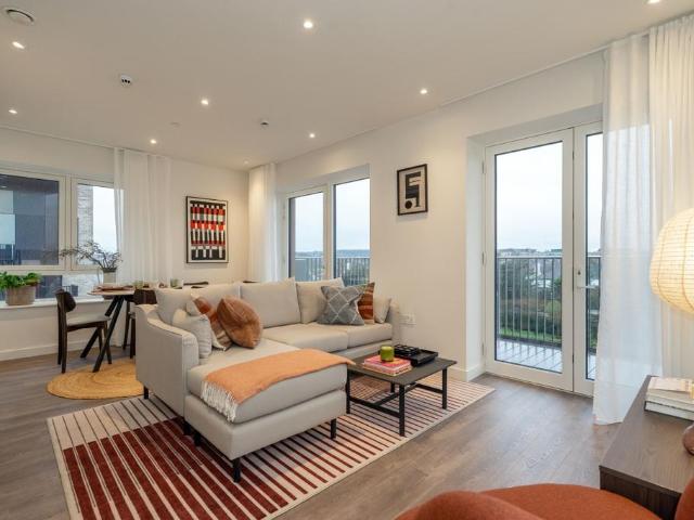 The Maple, 10 Aviator Drive, London, NW2 3 bed flat to rent £4,100 pcm £946 pw