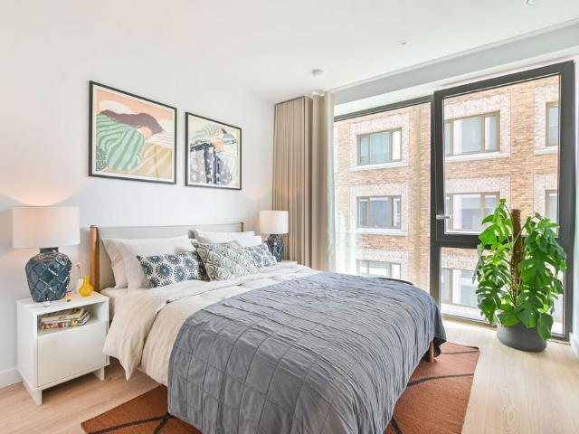 The Maple, Brent Cross, London, NW2 3 bed flat to rent £3,950 pcm £912 pw