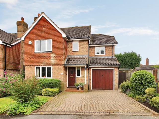 The Marches, Horsham RH12 4 bed house to rent £2,100 pcm £485 pw