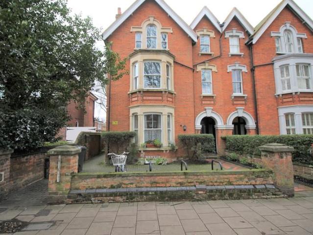 The Mews, De Parys Avenue, Bedford MK40, 1 bed flat to rent, £825 pcm | PrimeLocation