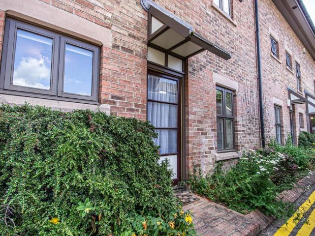 The Mews, Newcastle upon Tyne, Tyne. 2 bed ground floor flat to rent £1,050 pcm £242 pw