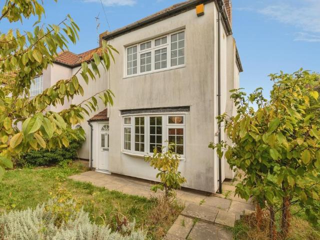 The Mead, Filton, Bristol, BS34 4 bed terraced house to rent £2,000 pcm £462 pw