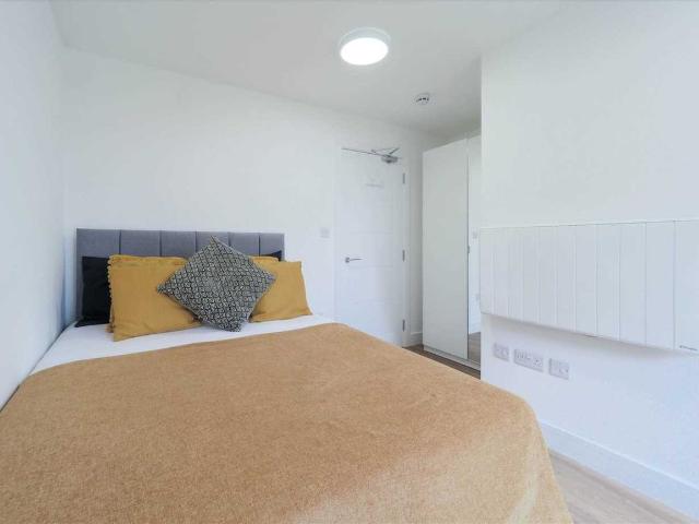 The Meadow Way, Room 3, Harrow HA3, 1 bed flat to rent, £1,300 pcm | PrimeLocation