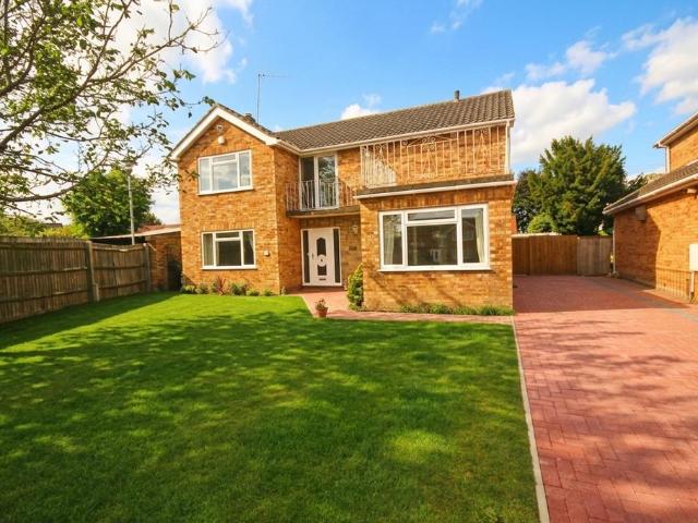 The Meadows, Flackwell Heath, HP10 4 bed detached house to rent £2,750 pcm £635 pw