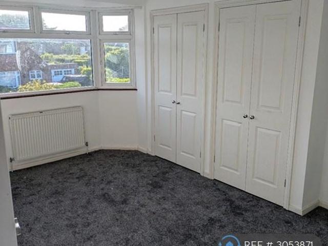 The Meadway, Horley, RH6 1 bed in a house share to rent £700 pcm £162 pw