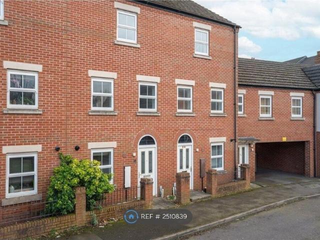 The Nettlefolds, Telford TF1, 4 bed terraced house to rent, £1,350 pcm | PrimeLocation
