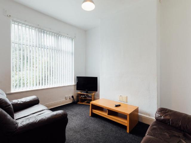 The Newlands, Hull HU5 3 bed house to rent £326 pcm £75 pw