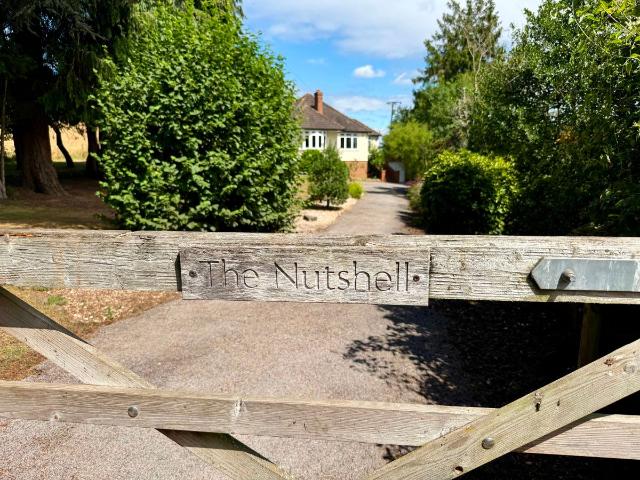 The Nutshell, Parsonage Lane, Pensford, Bristol BS39, 3 bed bungalow to rent, £2,100 pcm | PrimeLocation