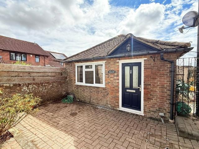 The Smithy, Henfield Road, Cowfold, Horsham, West Sussex RH13, 1 bed detached house to rent, £1,000 pcm | PrimeLocation