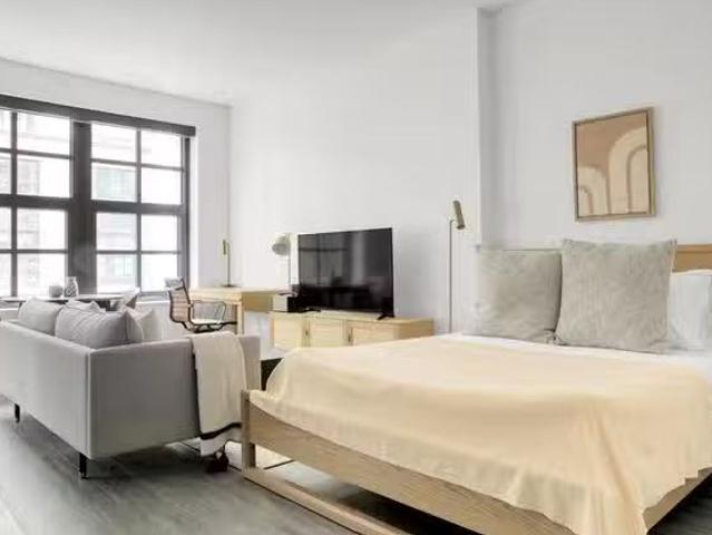 The Smith, 89 E Dedham St, South of Washington Studio 1 Bath