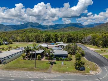 The Sea Change You Have Been Waiting For! Cardwell By The Sea Dual Income Property