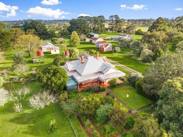 The Search is Over 138 Acres Solid Period Brick Home 5 Minutes to Hamilton CBD