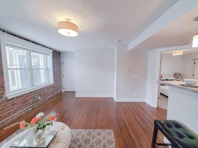 The Selma 1 Bedroom Apartment for Rent at 628 Park Ave, Omaha, NE 68105 Leavenworth