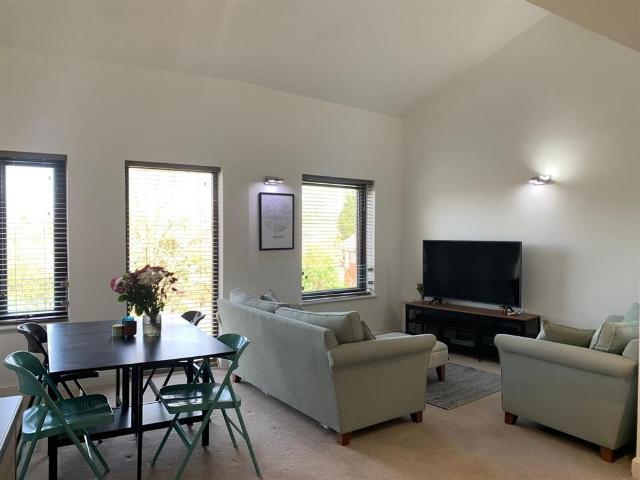 The Serpentine, Aylesbury HP19, 2 bed flat to rent, £1,400 pcm | PrimeLocation