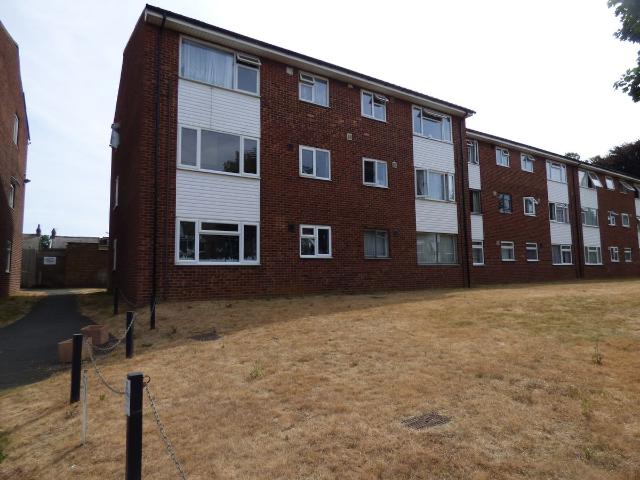 The Shires, Luton LU2, 2 bed flat to rent, £1,150 pcm | PrimeLocation