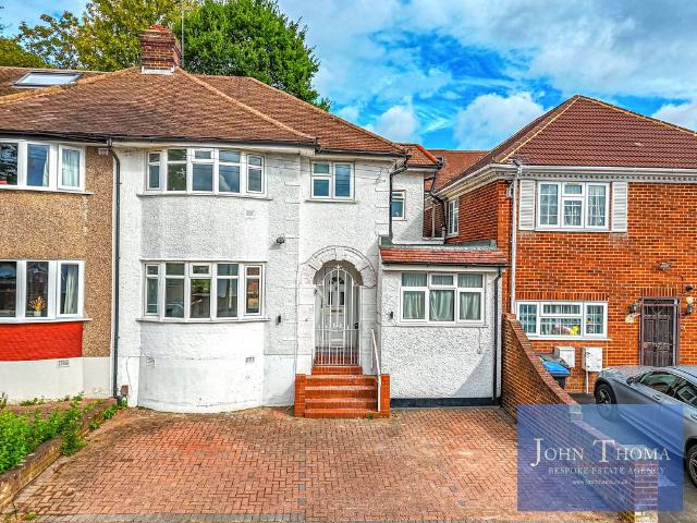 The Shrubberies, Chigwell IG7, 4 bed terraced house to rent, £2,995 pcm | PrimeLocation