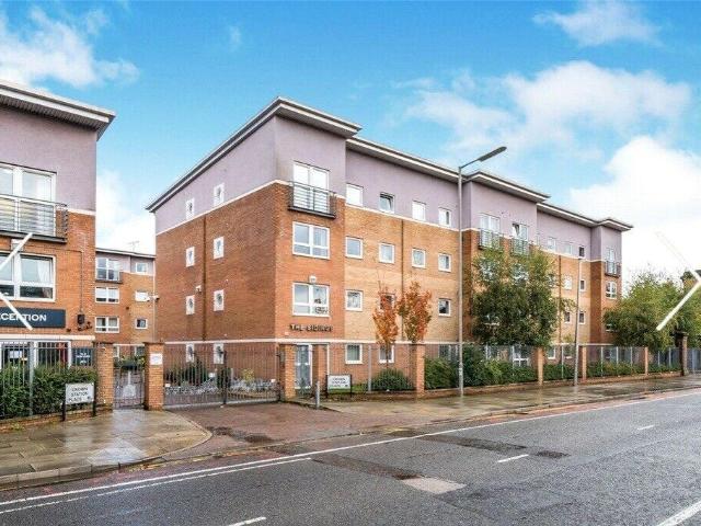 The Sidings, Crown Station Place. 2 bed apartment to rent £800 pcm £185 pw