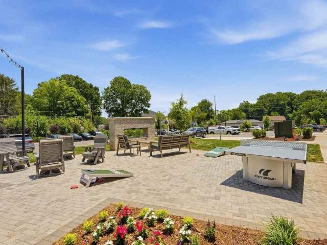 The Sloan at LoSo 2 Bedroom Apartment for Rent at 120 Hollis Rd, Charlotte, NC 28209 Colonial Village