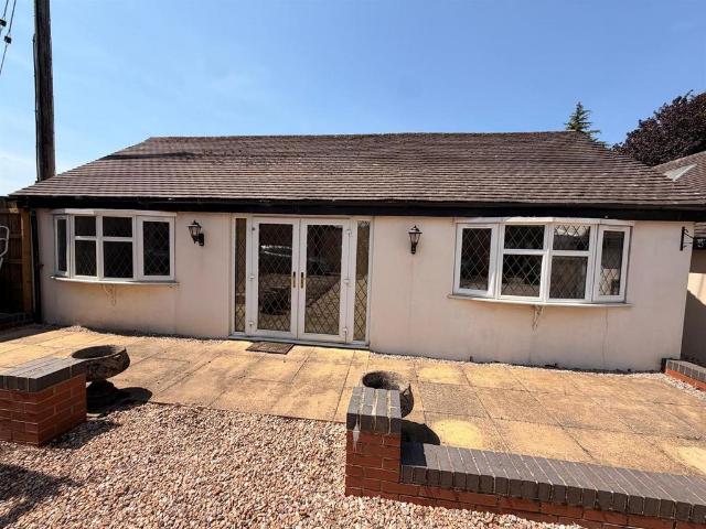 The Slough, Studley 1 bed bungalow to rent £895 pcm £207 pw