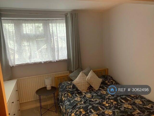 The Spur, Slough, SL1 1 bed maisonette to rent £1,200 pcm £277 pw