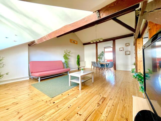 The Spacious | 9 people, Air conditioning, Parking, Train station