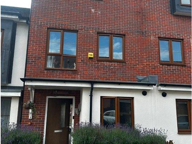 The Spinney, Basingstoke RG24, 4 bed terraced house to rent, £2,000 pcm | PrimeLocation