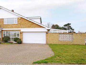 The Spinneys, London, BR1 2NU, United Kingdom | 4 bed house for rent #167462682 | Rentberry