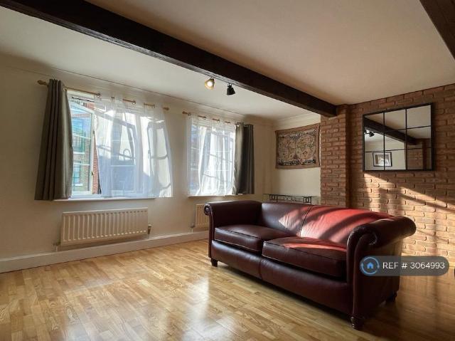 The Spires, Canterbury, CT2 2 bed flat to rent £1,400 pcm £323 pw
