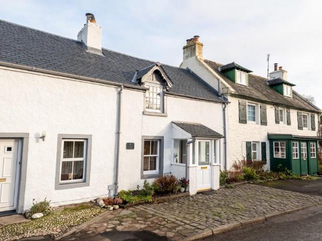 The Square, Gargunnock FK8 3 bed cottage to rent £1,250 pcm £288 pw