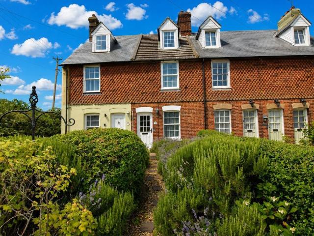 The Square, Leeds, Maidstone ME17, 2 bed terraced house to rent, £1,500 pcm | PrimeLocation
