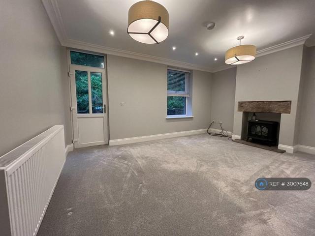 The Square, Whittle Le Woods. 3 bed terraced house to rent £1,395 pcm £322 pw