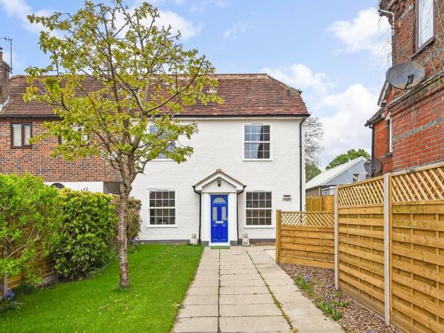 The Square, Wickham, Fareham 4 bed detached house to rent £2,800 pcm £646 pw