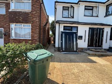 The Studio Annex, Sinclair Avenue, Banbury OX16, Studio to rent, £800 pcm | PrimeLocation