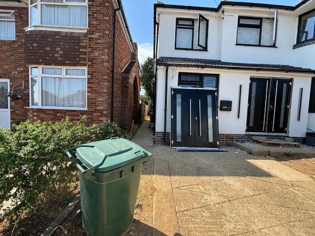 1 Bedroom/Ensuite, 129 Sinclair Avenue, Banbury OX16, Studio to rent, £750 pcm | PrimeLocation