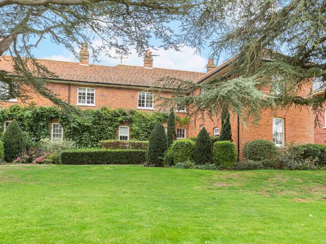 The Stables, Balls Park SG13, 1 bed flat to rent, £1,500 pcm | PrimeLocation