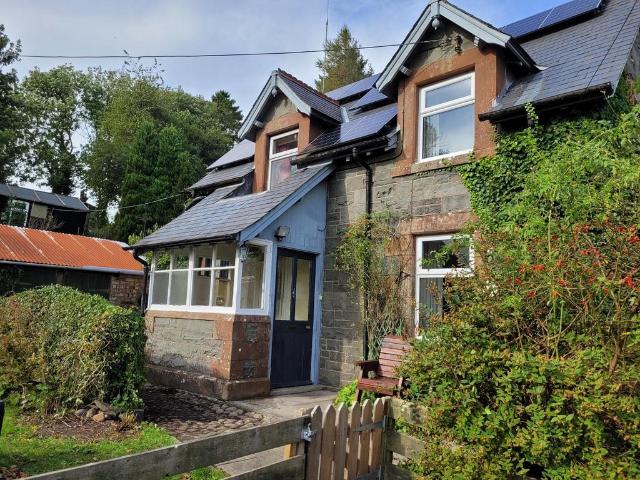 The Stell, Kirkcudbright, Dumfries. 3 bed end of terrace house to rent £700 pcm £162 pw