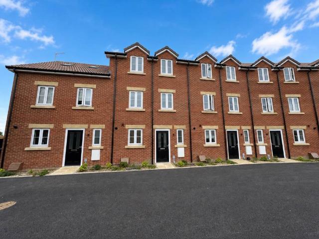 The Stern, Trowbridge, Wiltshire 4 bed terraced house to rent £1,695 pcm £391 pw