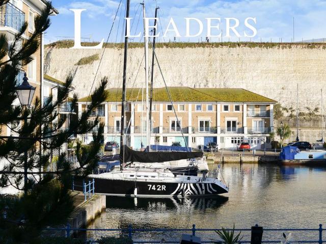 The Strand, Brighton, BN2 3 bed flat to rent £2,100 pcm £485 pw