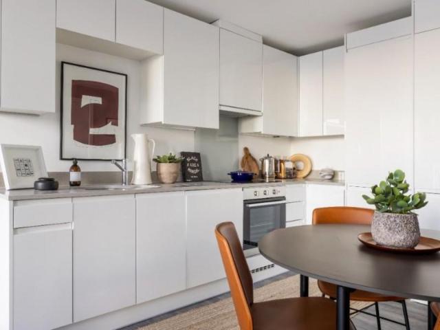 The Strand L1 2 bed apartment to rent £1,550 pcm £358 pw